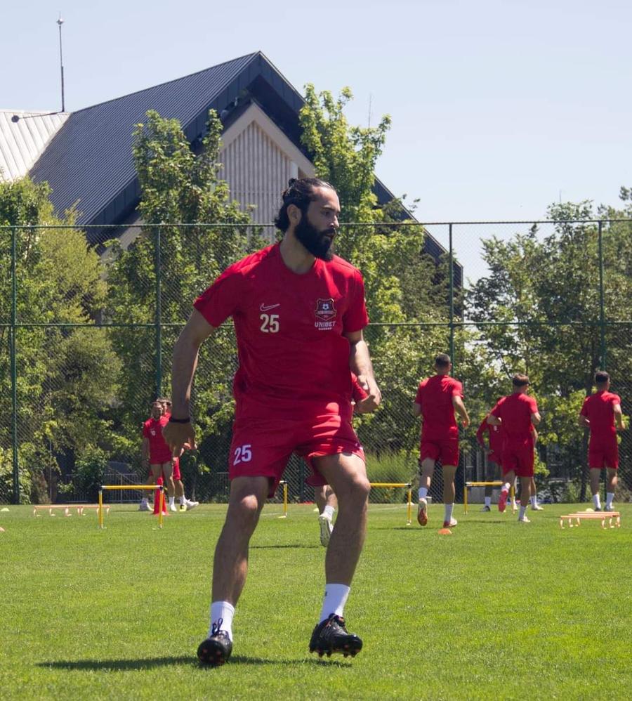 Vahid Selimovic, la antrenament, în cantonamentul de la Bolu / Foto: Hermannstadt Abia l-au luat și s-a și accidentat. Jucătorul din Superliga va sta până la 2 luni pe tușă!
