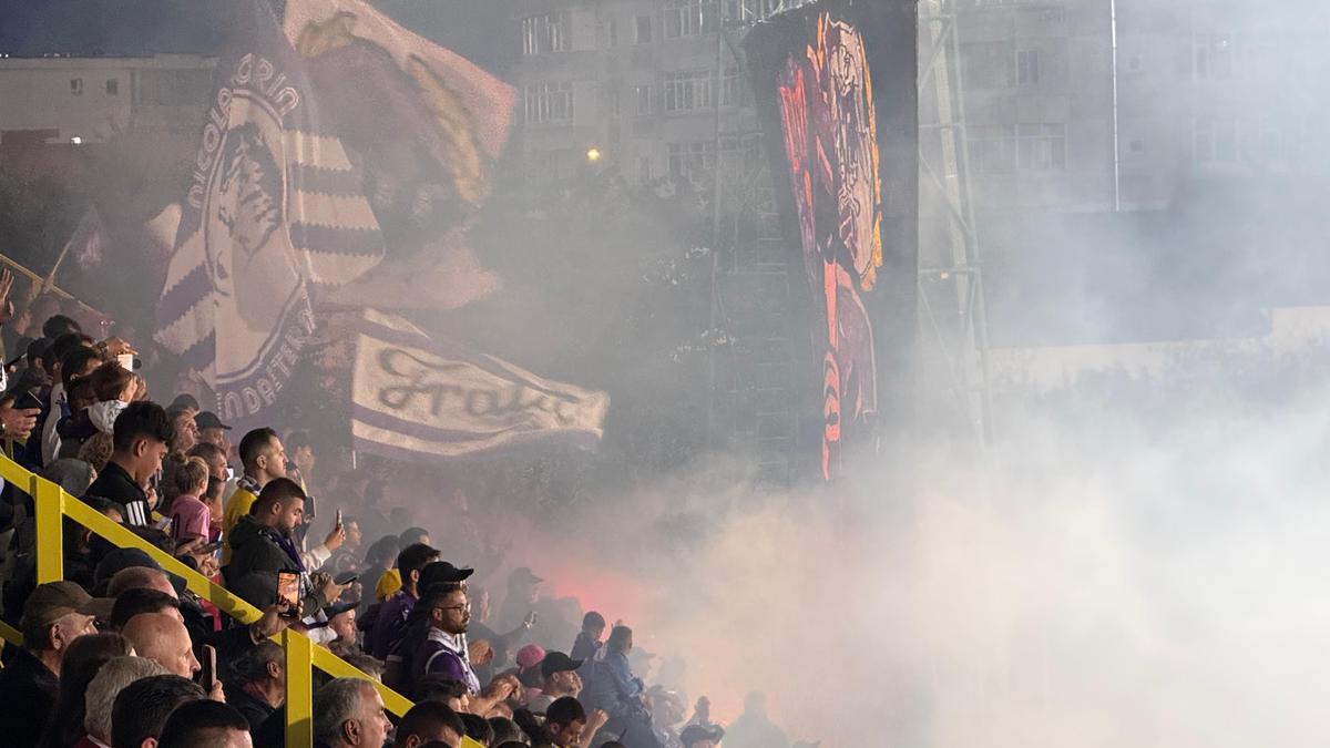 Atmosferă de zile mari la Mioveni, la FC Argeș - Rapid: scenografie 3D la revenirea în prima ligă » Au apărut și probleme!