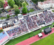 Cum arată gazonul stadionului „Eugen Popescu” din Târgoviște. FOTO: YouTube @Miros de Cer