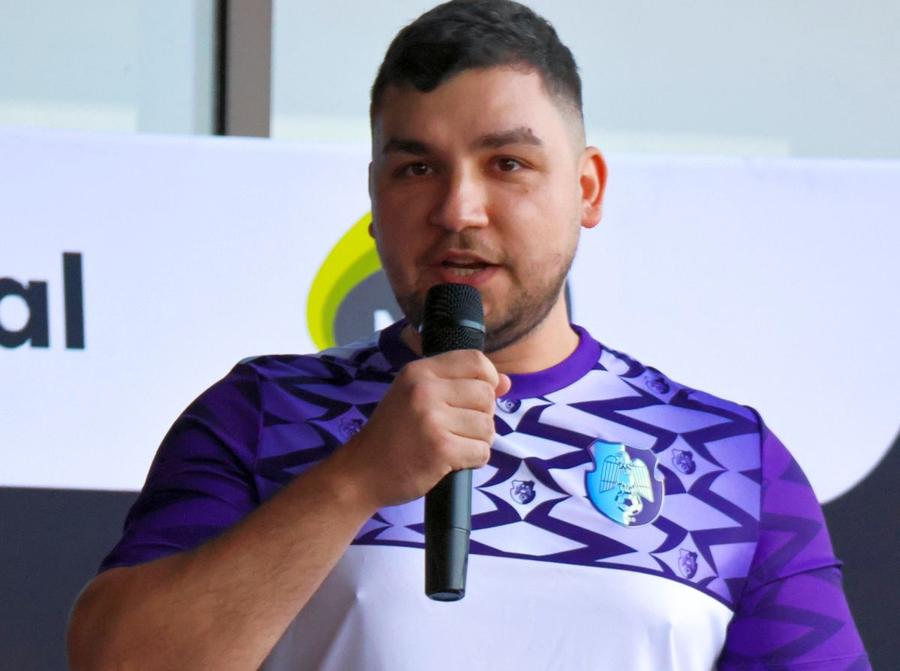 Alexandru Fieraru, omul care se ocupă de imaginea lui FC Argeș / Sursă foto: Facebook „În social media, suntem în Top 6-8 echipe din România!” » Despre trendurile din Superligă cu bucureșteanul care se ocupă de imaginea lui FC Argeș: „Sunt «dobrinist» din anii 2000”