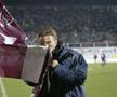 Dan Petrescu și momentul în care a sărutat steagul Rapidului / Sursă foto: Arhivă Gazeta Sporturilor