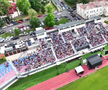 Cum arată gazonul stadionului „Eugen Popescu” din Târgoviște. FOTO: YouTube @Miros de Cer