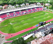 Cum arată gazonul stadionului „Eugen Popescu” din Târgoviște. FOTO: YouTube @Miros de Cer