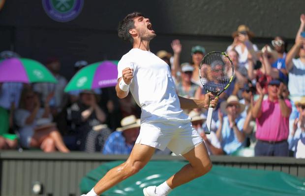 Carlos Alcaraz continuă să scrie istorie la Wimbledon: „Mă gândesc la visul meu!”