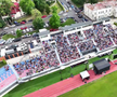 Cum arată gazonul stadionului „Eugen Popescu” din Târgoviște. FOTO: YouTube @Miros de Cer