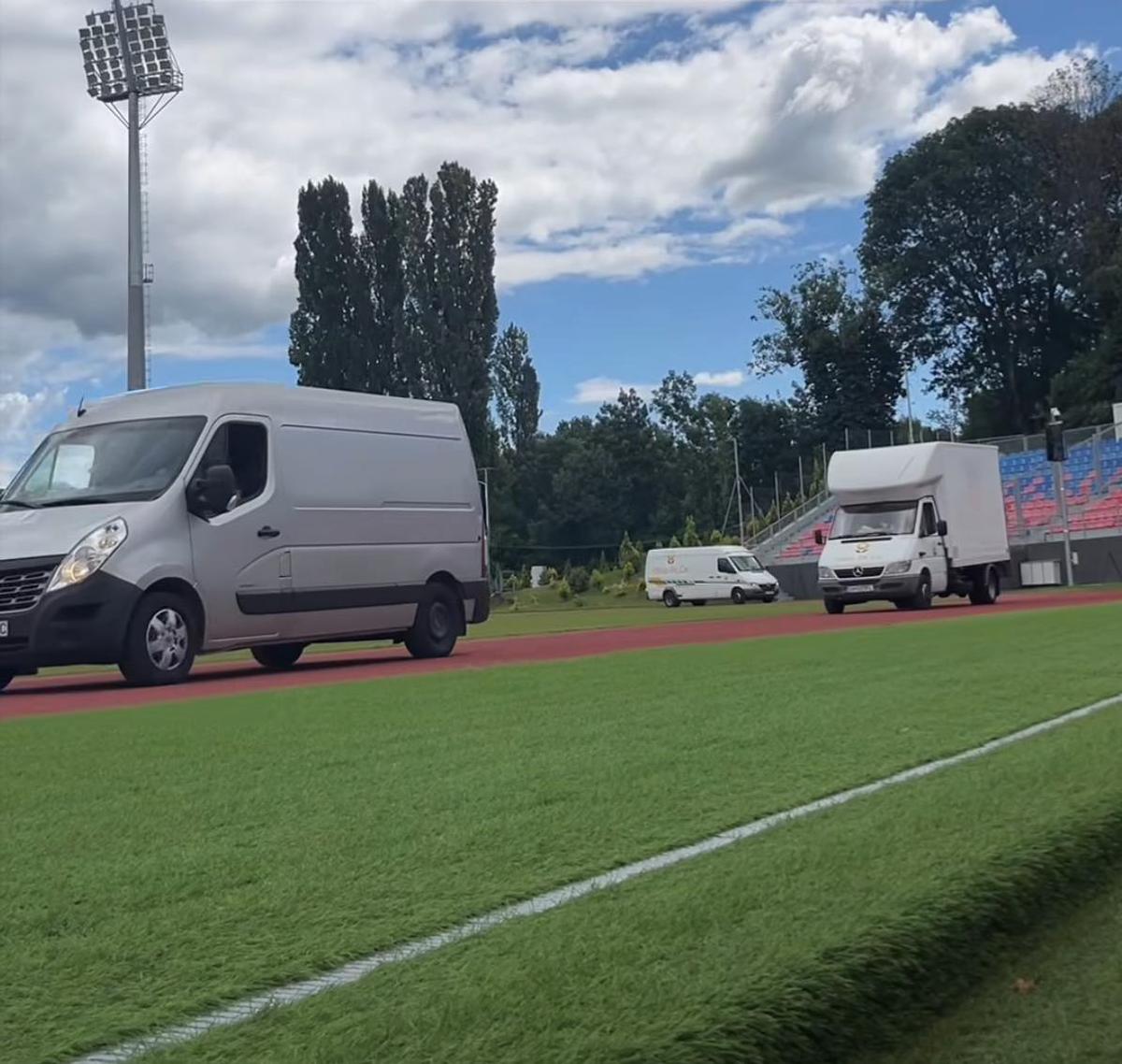 Dezastru pe stadionul din România reabilitat cu 20 de milioane de euro! Incredibil cum arată gazonul