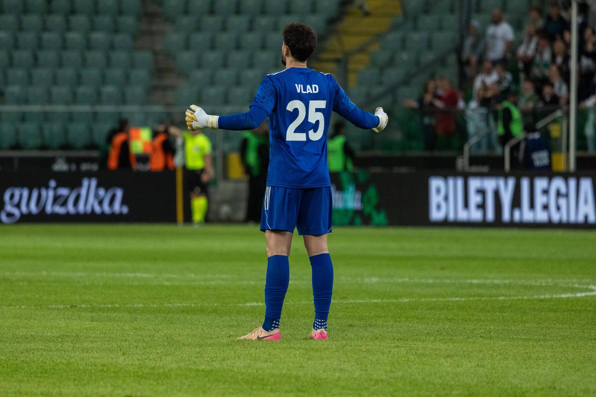 Cum au descris polonezii debutul lui Edward Iordănescu: „Un meci care nu încântă” » Legia, abandonată de suporteri