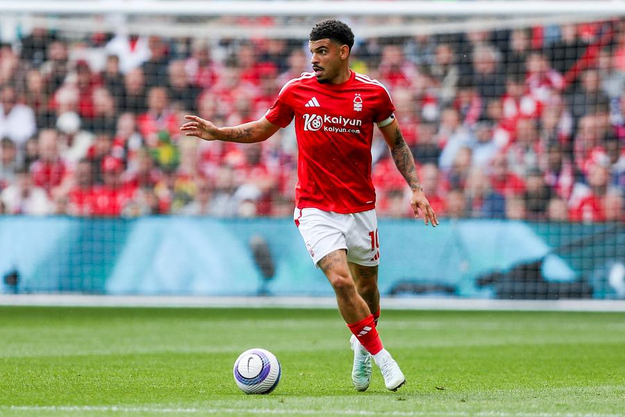 Morgan Gibbs-White, în tricoul lui Nottingham Forest. Foto: Imago Încă o „țintă” pe lista lui Arsenal » 70 de milioane pentru rivalul din Premier League
