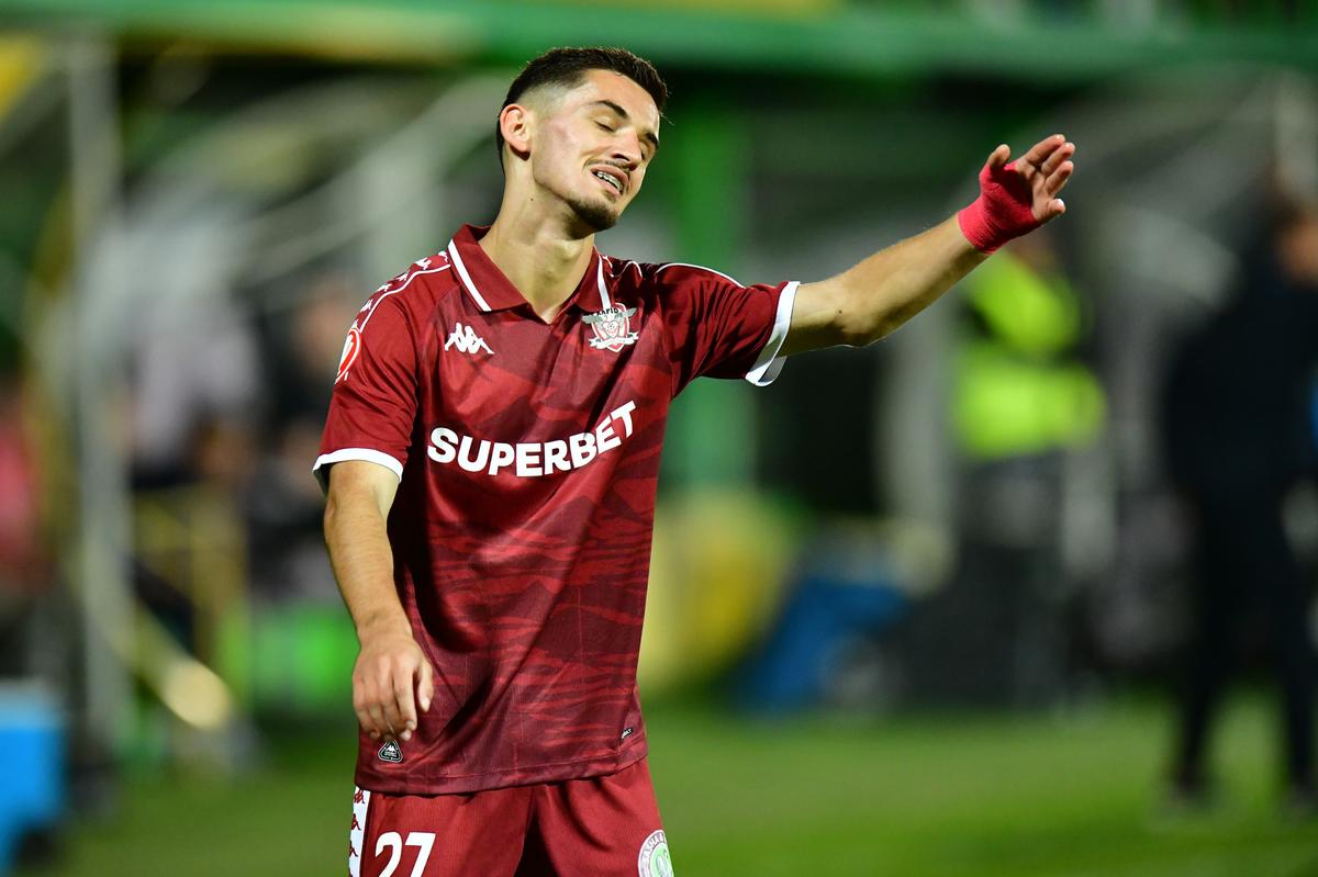 „Demisia, demisia!” » Fanii Rapidului l-au luat în colimator, după doar 53 de minute