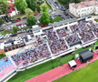 Cum arată gazonul stadionului „Eugen Popescu” din Târgoviște. FOTO: YouTube @Miros de Cer