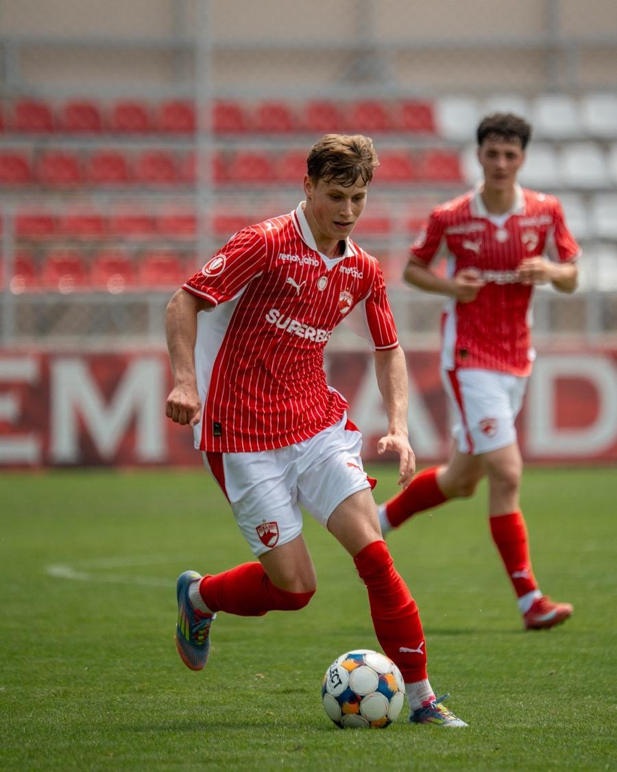 Alexandru Tabuncic, în tricoul celor de la Dinamo A debutat la Dinamo sezonul trecut, apoi a dispărut! Ratează și pregătirea de vară