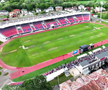 Cum arată gazonul stadionului „Eugen Popescu” din Târgoviște. FOTO: YouTube @Miros de Cer