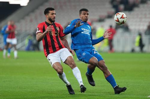 Hamza Igamane (dreapta, în duel cu Mohamed Abdelmonem) a fost omul meciului cu Nice (4-1), reușind două goluri și un assist pentru Rangers / / Foto: Imago