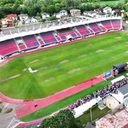 Cum arată gazonul stadionului „Eugen Popescu” din Târgoviște. FOTO: YouTube @Miros de Cer
