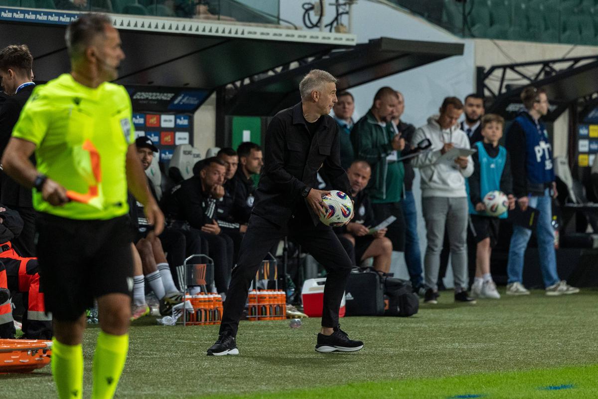 Cum au descris polonezii debutul lui Edward Iordănescu: „Un meci care nu încântă” » Legia, abandonată de suporteri