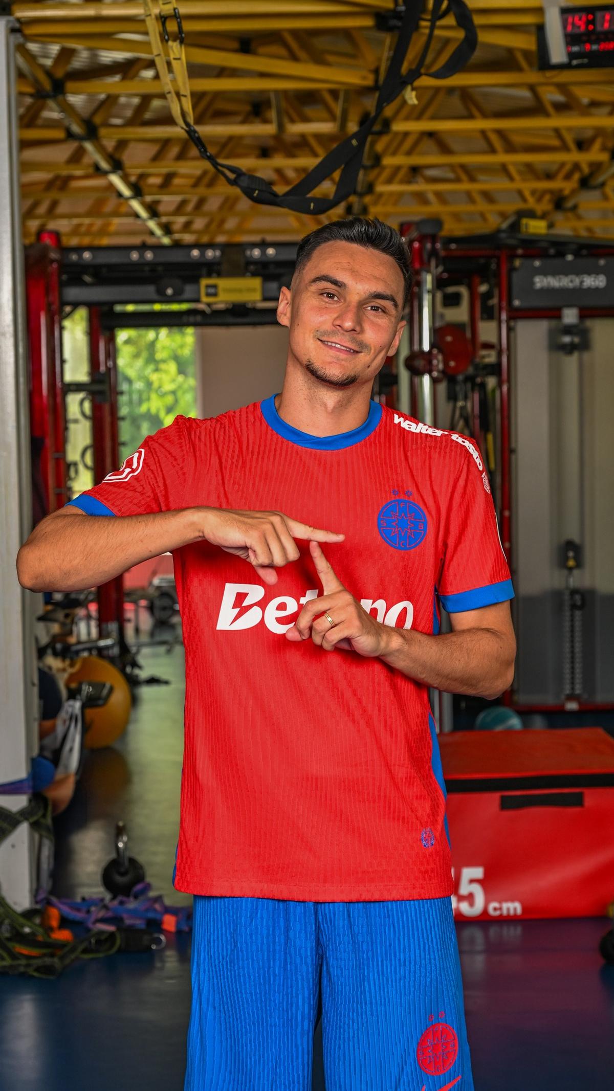 FCSB și-a prezentat noile echipamente! Târnovanu, Alibec, Bîrligea și Șut, „modelele” campioanei