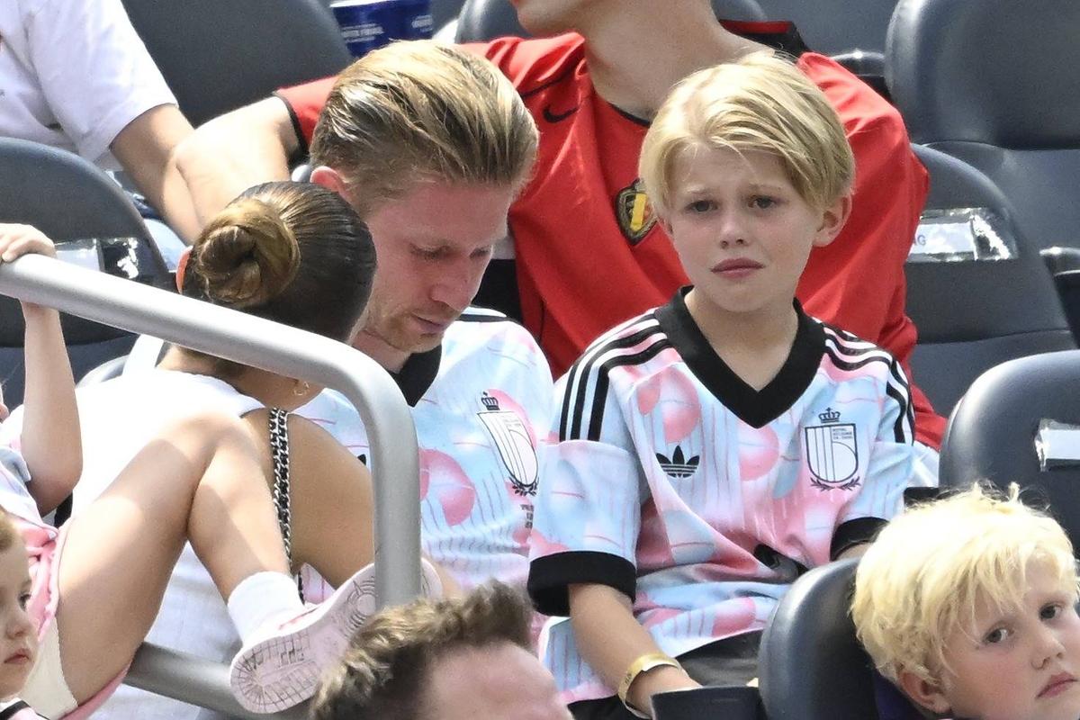 Cu ochii în lacrimi, De Bruyne „le-a tăiat-o” jurnaliștilor: „Oh, băieți...”