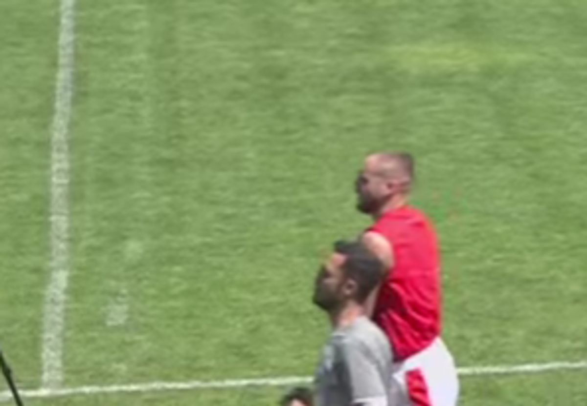 George Pușcaș a ieșit la antrenamente în timpul amicalului celor de la Dinamo cu Ștefăneștii de Jos // capturi 48 TV