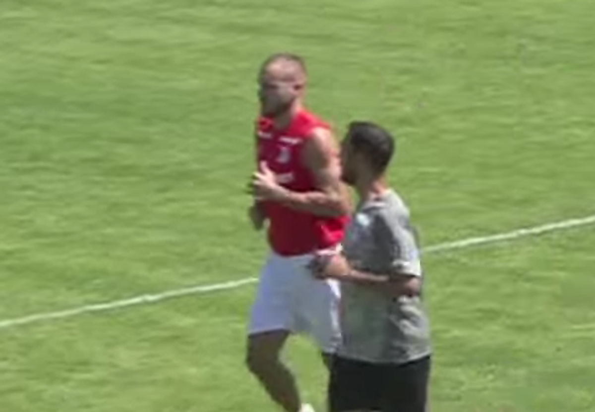 Ce făcea George Pușcaș în timpul amicalului lui Dinamo cu Ștefăneștii de Jos: „Nu mai durează mult”