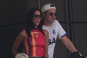 Brad Pitt, prezent la Spania - Belgia cu iubita mai tânără cu 29 de ani! Imaginile au devenit virale