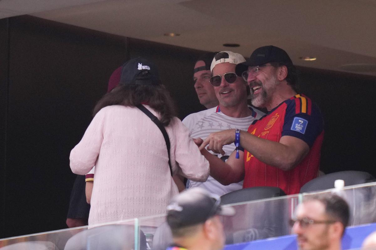 Brad Pitt, prezent la Spania - Belgia cu iubita mai tânără cu 29 de ani