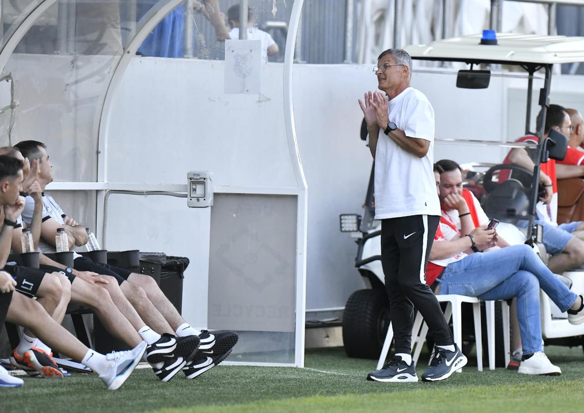 Dinamo - Farul, amical pe „Arcul de Triumf”