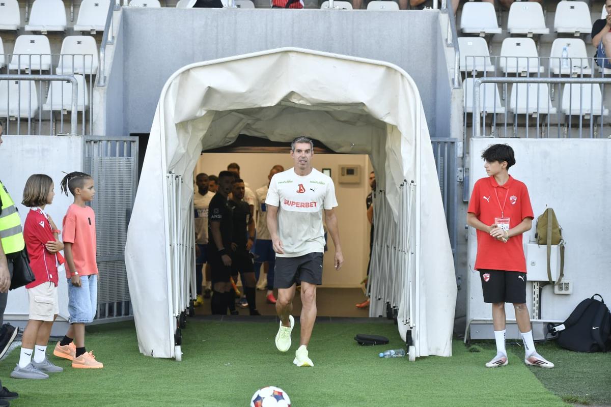 Dinamo - Farul, amical pe „Arcul de Triumf”