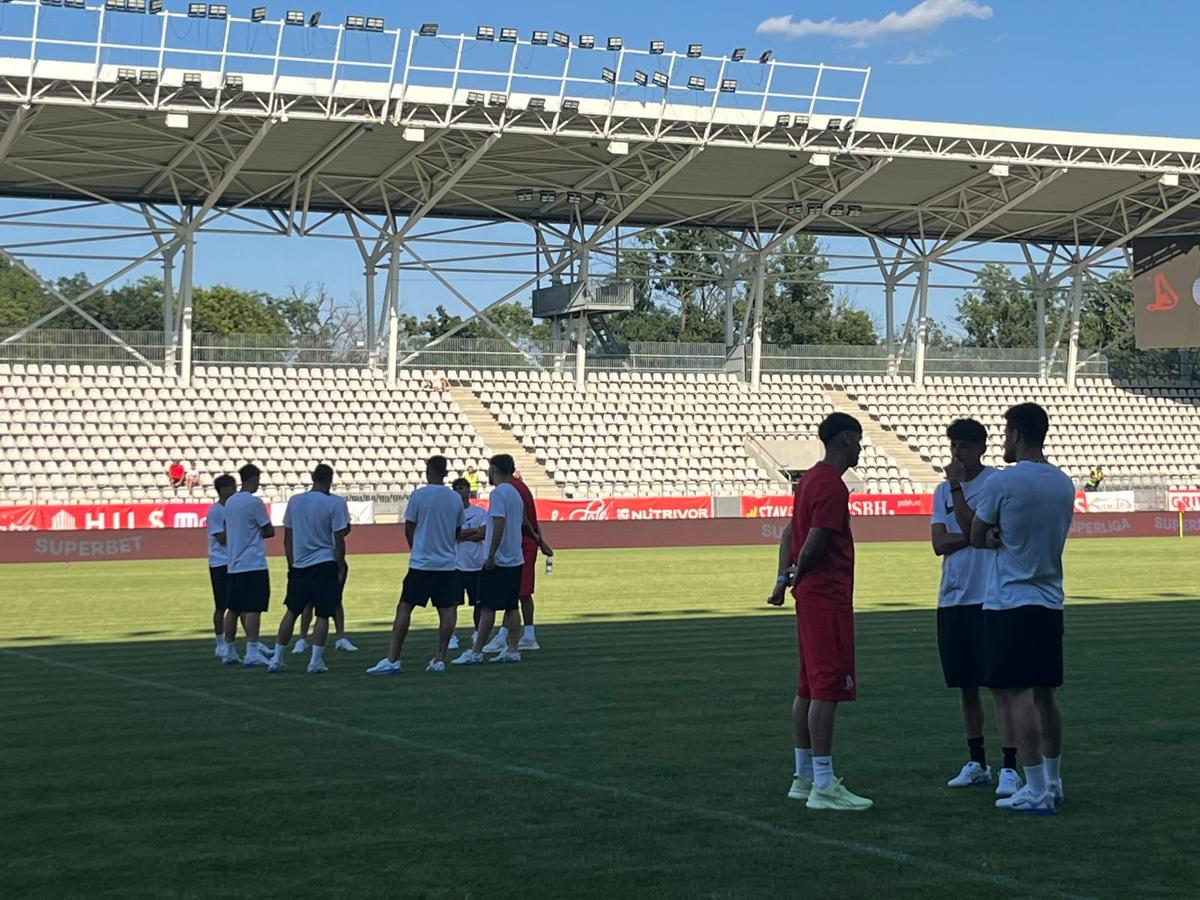 Dinamo - Farul, imagini înaintea amicalului de pe „Arcul de Triumf”