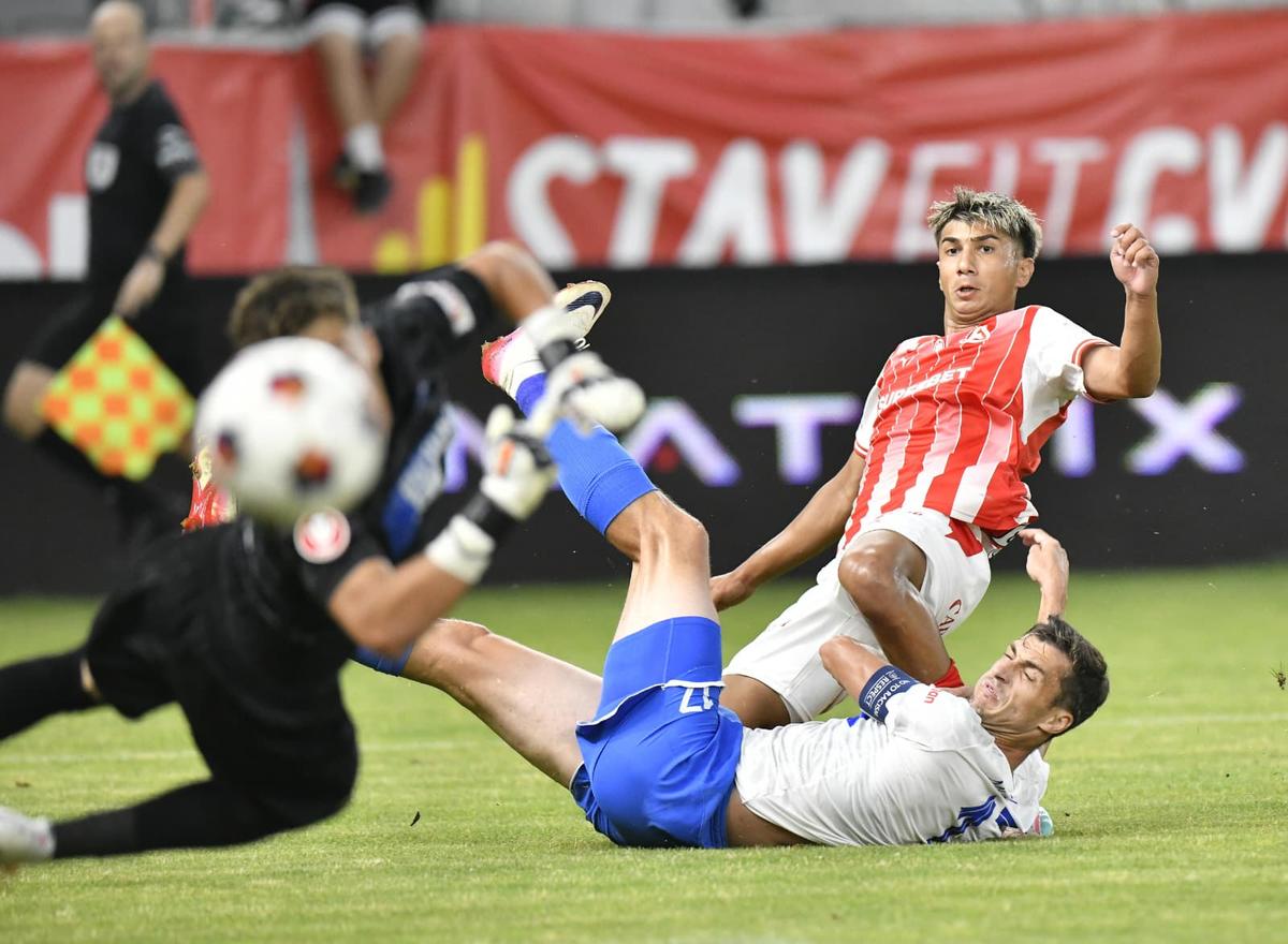 Dinamo - Farul, amical pe „Arcul de Triumf”
