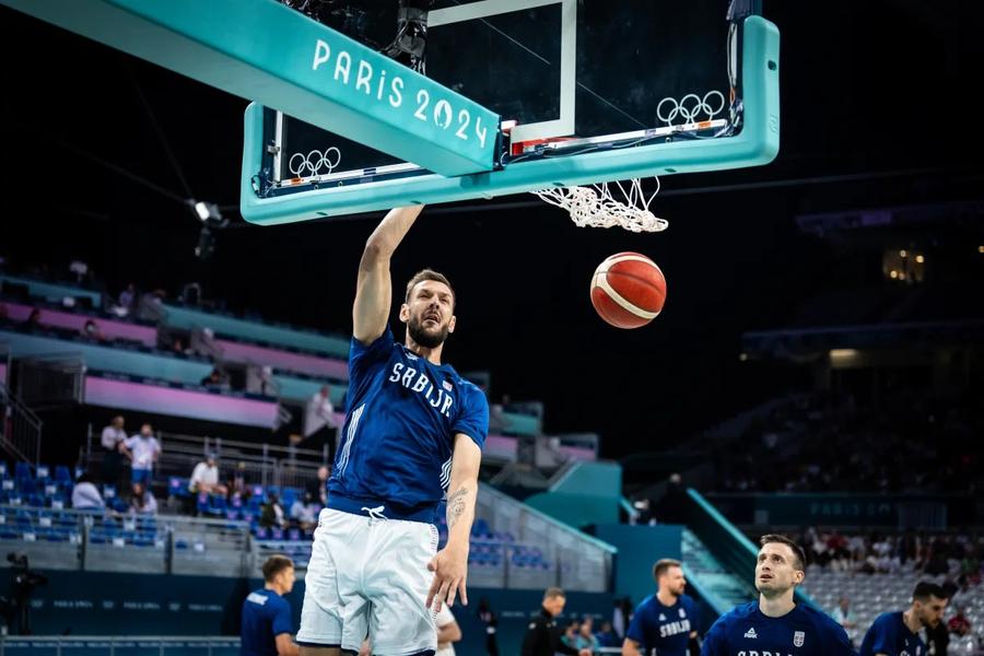 Uros Plavsic, noul pivot al lui U-BT Cluj-Napoca, medaliat cu bronz olimpic cu naționala Serbiei/Foto: fiba.basketball Medaliat cu bronz la Jocurile Olimpice, Uros Plavsic este noul pivot al lui U-BT Cluj-Napoca
