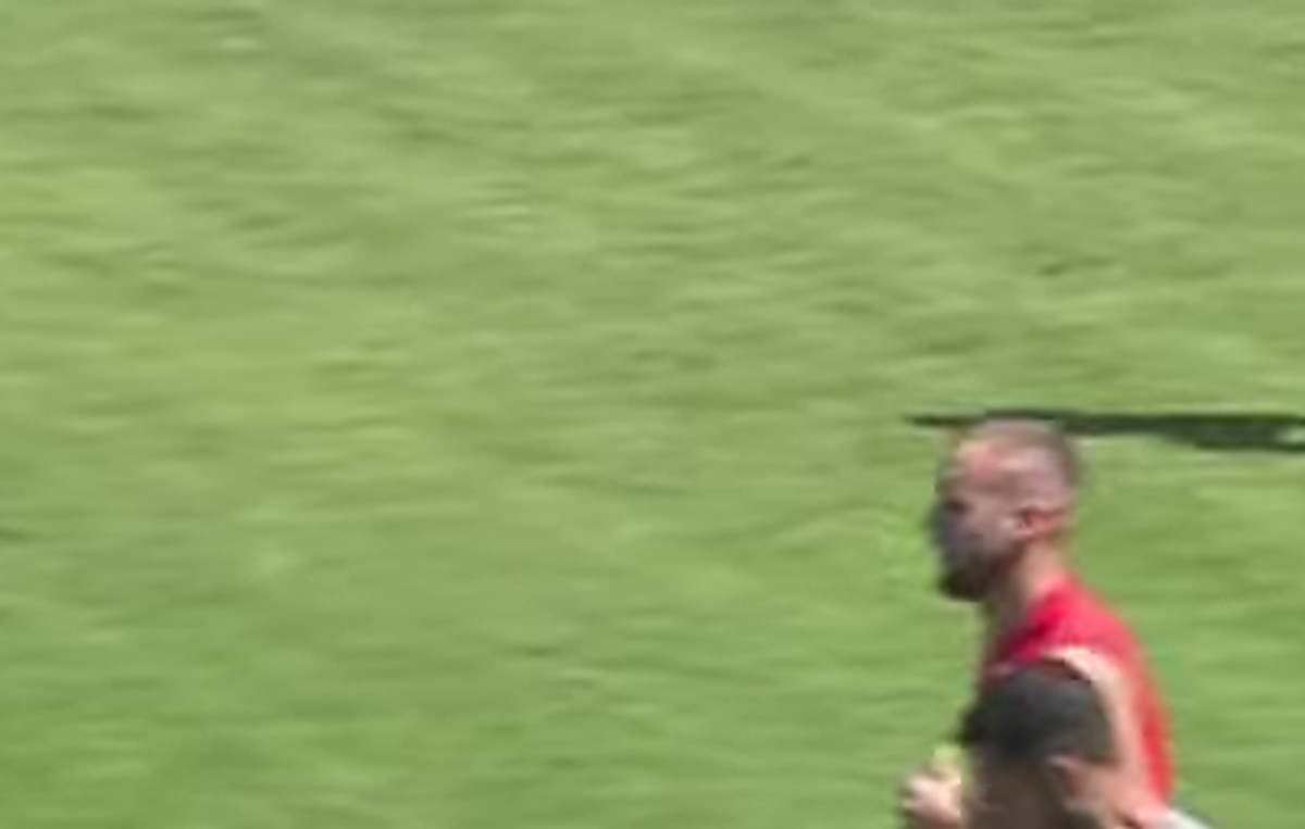 George Pușcaș a ieșit la antrenamente în timpul amicalului celor de la Dinamo cu Ștefăneștii de Jos // capturi 48 TV