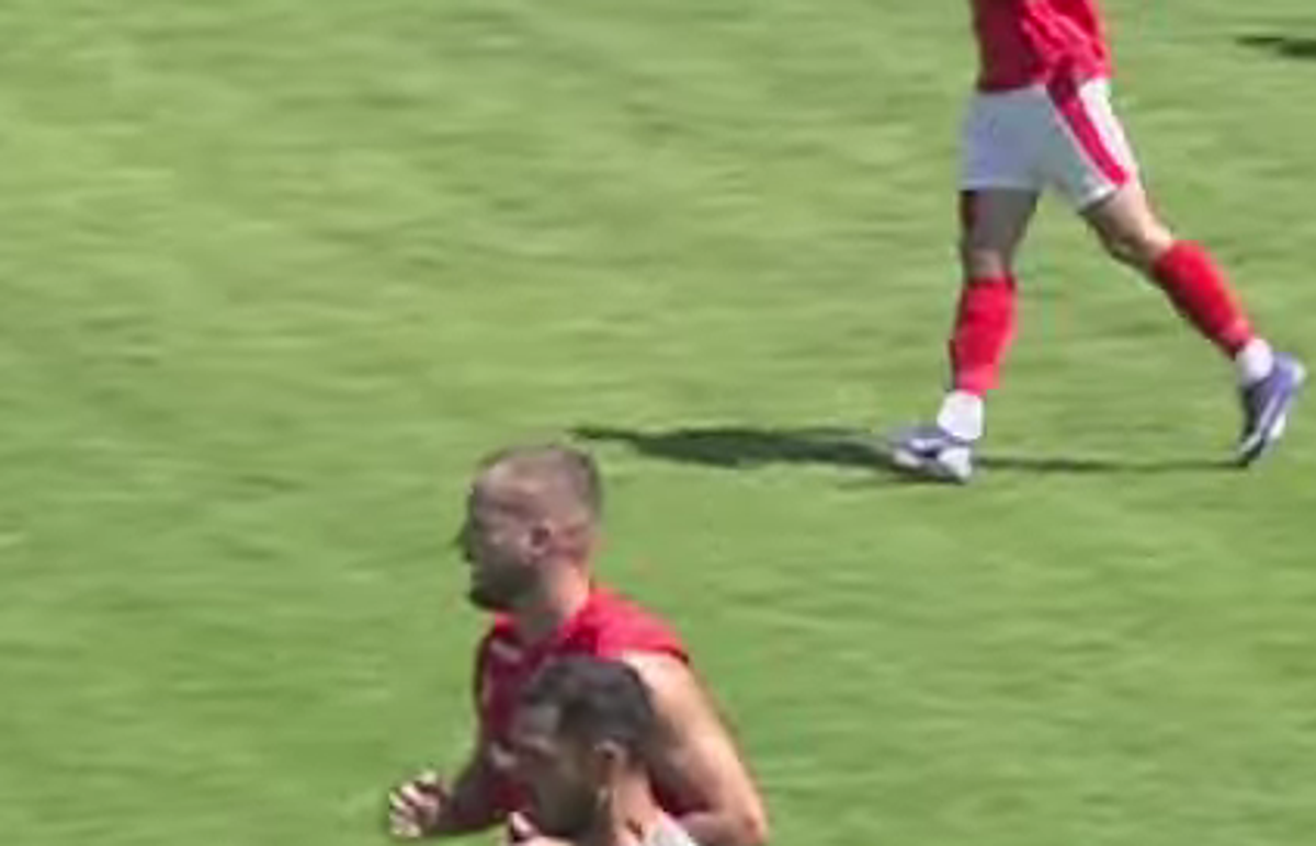 Ce făcea George Pușcaș în timpul amicalului lui Dinamo cu Ștefăneștii de Jos: „Nu mai durează mult”
