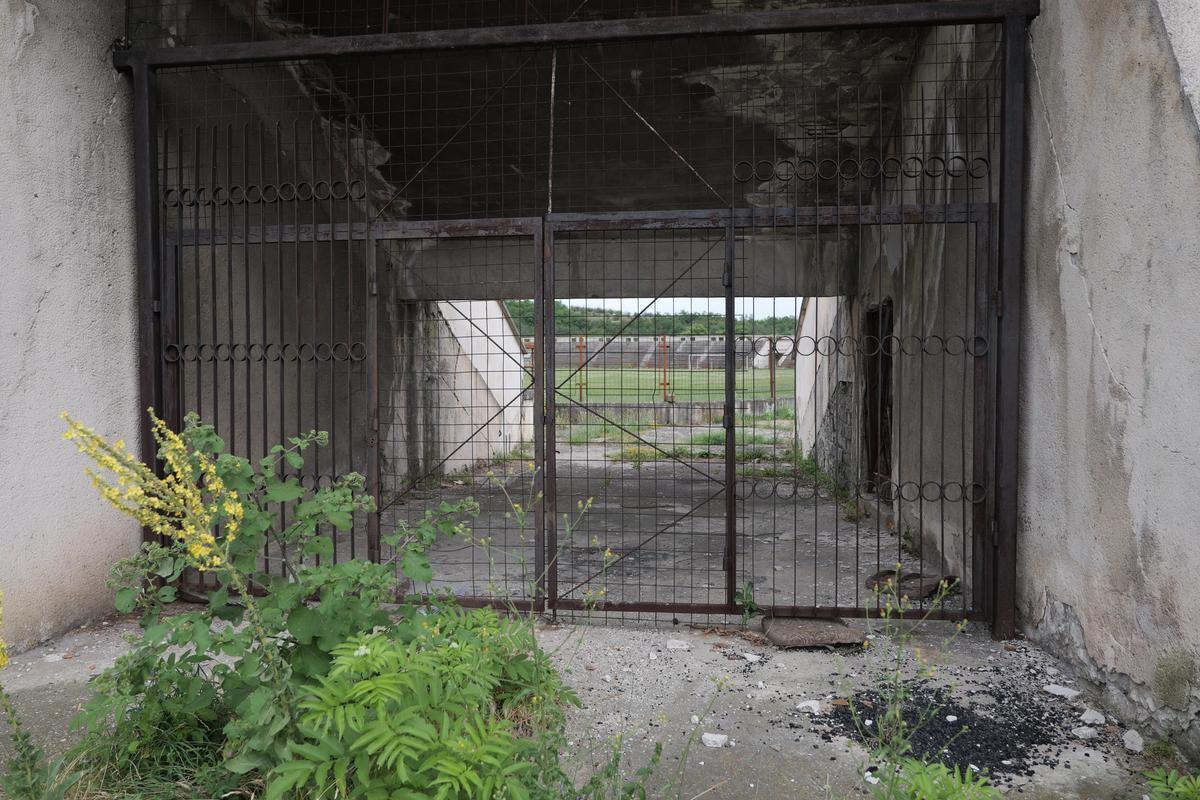 Ce s-a ales de stadionul lui Ceaușescu » Baza celei mai corupte echipe din istoria fotbalului românesc nu a fost abandonată