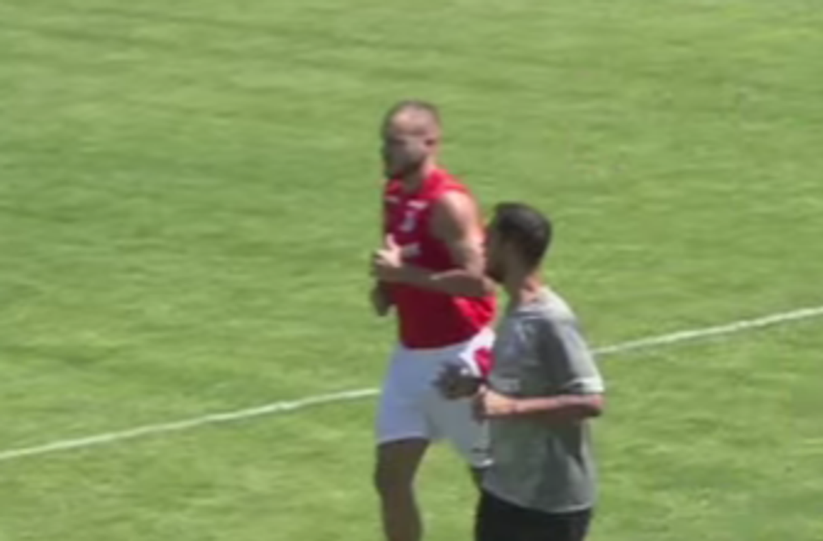 Ce făcea George Pușcaș în timpul amicalului lui Dinamo cu Ștefăneștii de Jos: „Nu mai durează mult”