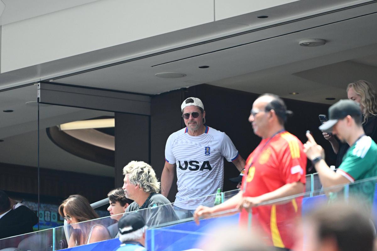 Brad Pitt, prezent la Spania - Belgia cu iubita mai tânără cu 29 de ani