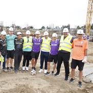 FC Argeș și-a prezentat echipamentul #2 și #3 pentru noul sezon pe șantierul stadionului „Nicolae Dobrin” / Sursă foto: Facebook@ FC Argeș