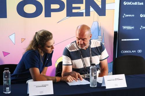 Jaqueline Cristian și Daniel Dobre la tragrea la sorți a tabloului UniCredit Iași Open Foto: Roxana Fleșeru