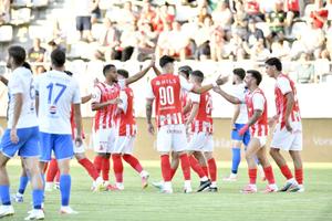 Deschidere de scor în Dinamo - Farul, amical pe „Arcul de Triumf” » Reporterii GSP transmit de la stadion