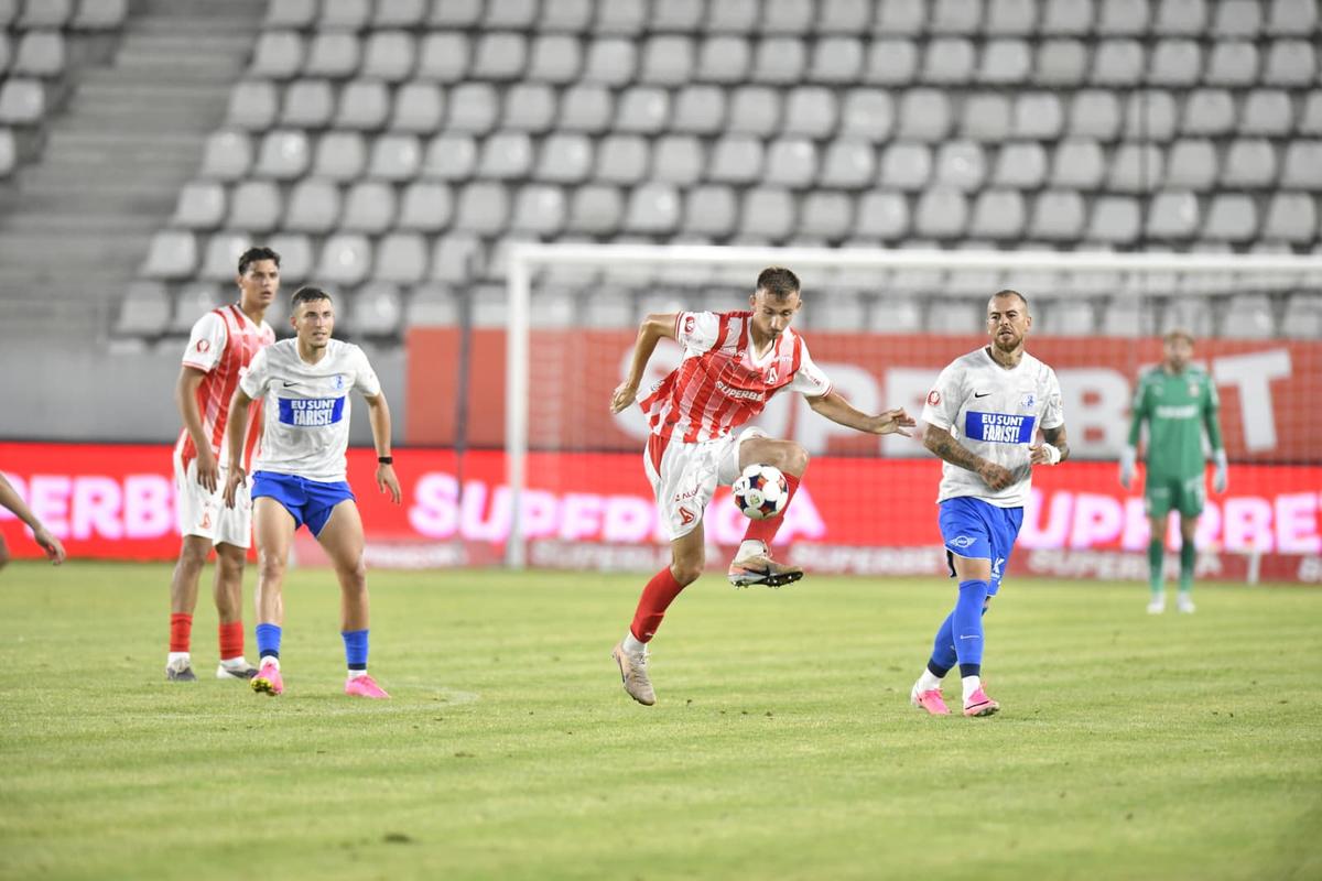 Dinamo - Farul, amical pe „Arcul de Triumf”