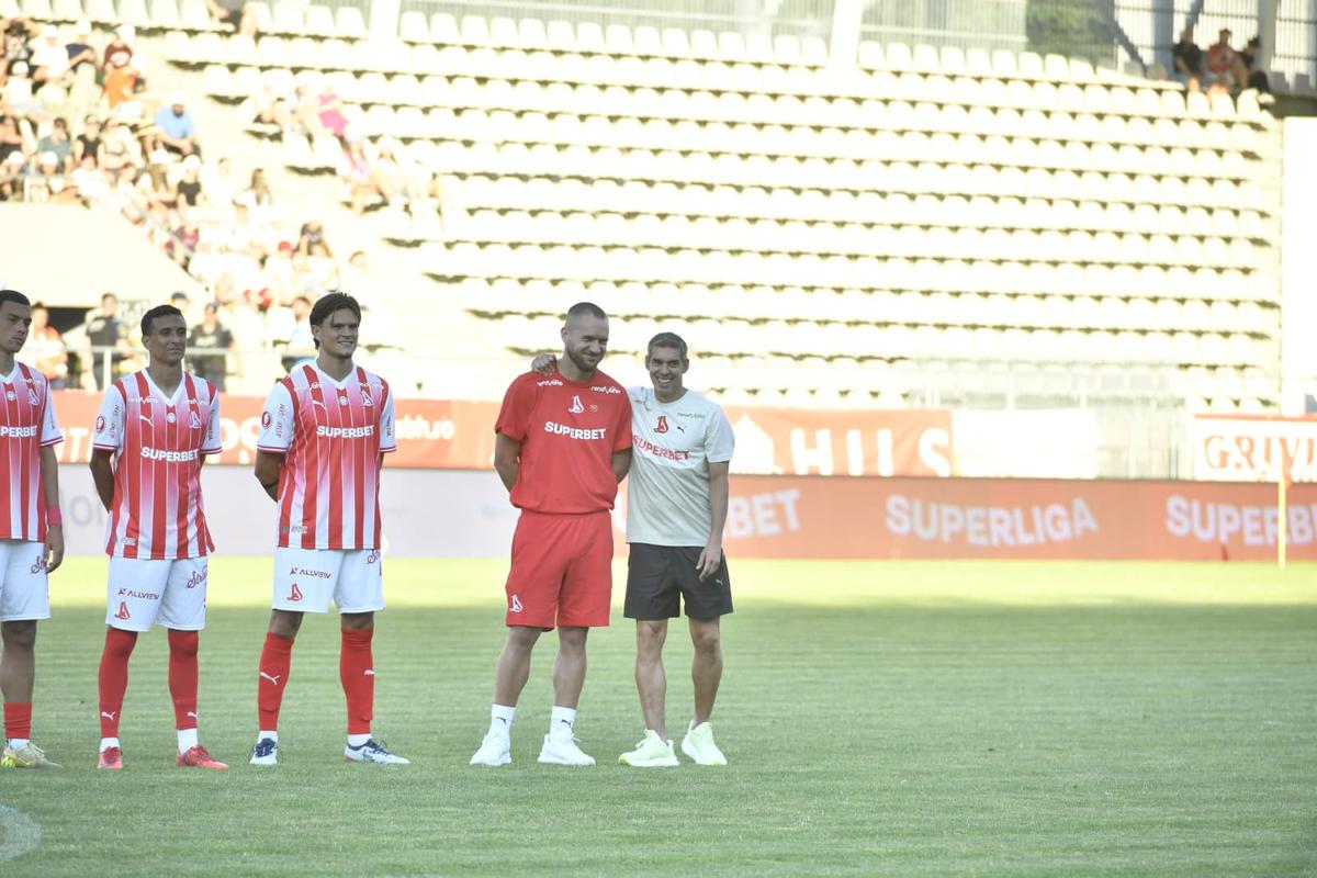 „M-a surprins!” » Căpitanul Cîrjan îi bate obrazul lui Gnahore: „Știam că nu vrea să joace la altă echipă în afară de Dinamo”