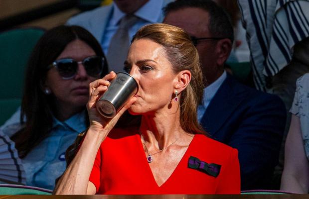 Simona Halep și omul de afaceri Dorin Mateiu, fotografiați în loja regală de la Wimbledon, lângă Prințesa Kate și Sharapova