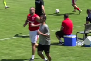 Ce făcea George Pușcaș în timpul amicalului lui Dinamo cu Ștefăneștii de Jos: „Nu mai durează mult”