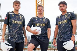 Ședință printre macarale » Prezentare inedită în Superligă! Și mai urmează o surpriză
