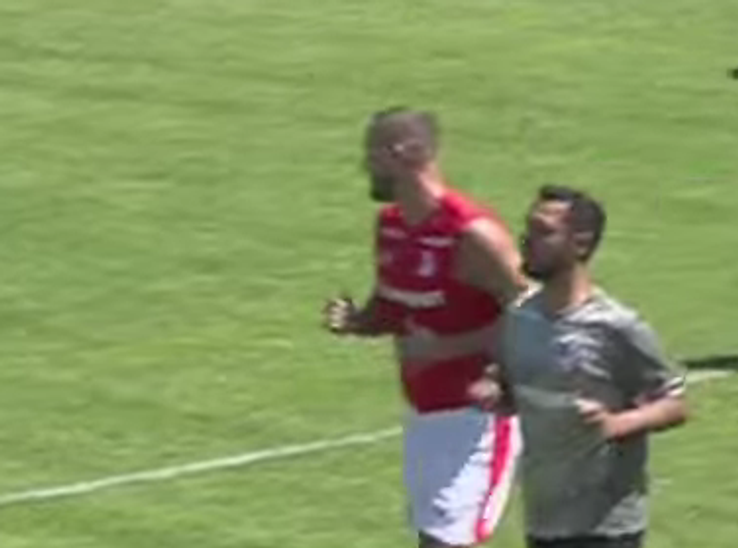 George Pușcaș a ieșit la antrenamente în timpul amicalului celor de la Dinamo cu Ștefăneștii de Jos // capturi 48 TV