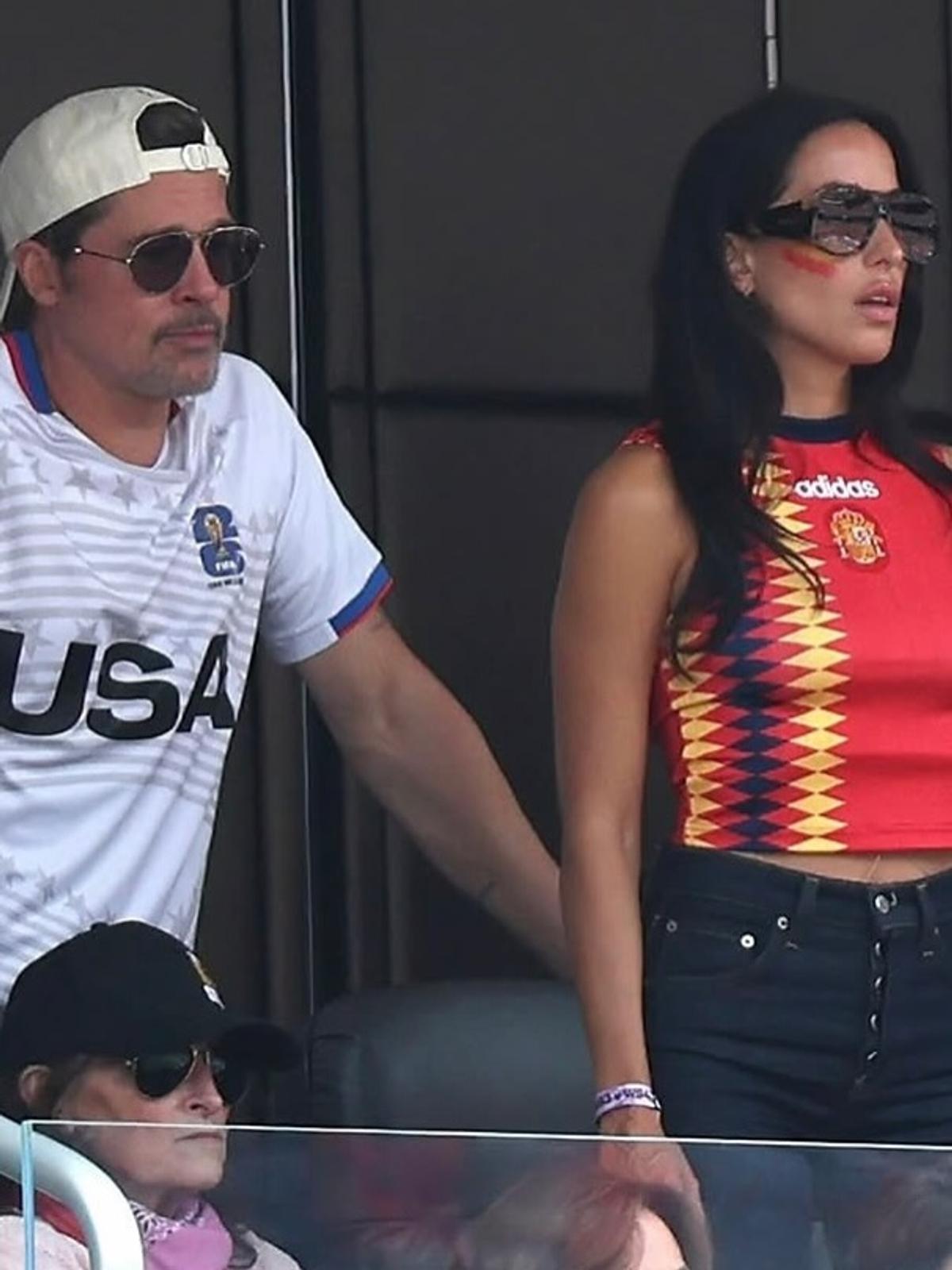 Brad Pitt, prezent la Spania - Belgia cu iubita mai tânără cu 29 de ani