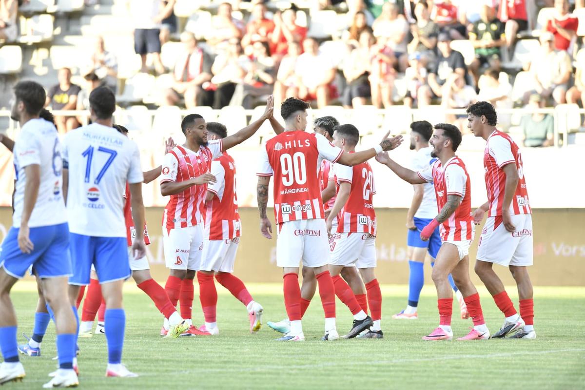 Dinamo - Farul, amical pe „Arcul de Triumf”