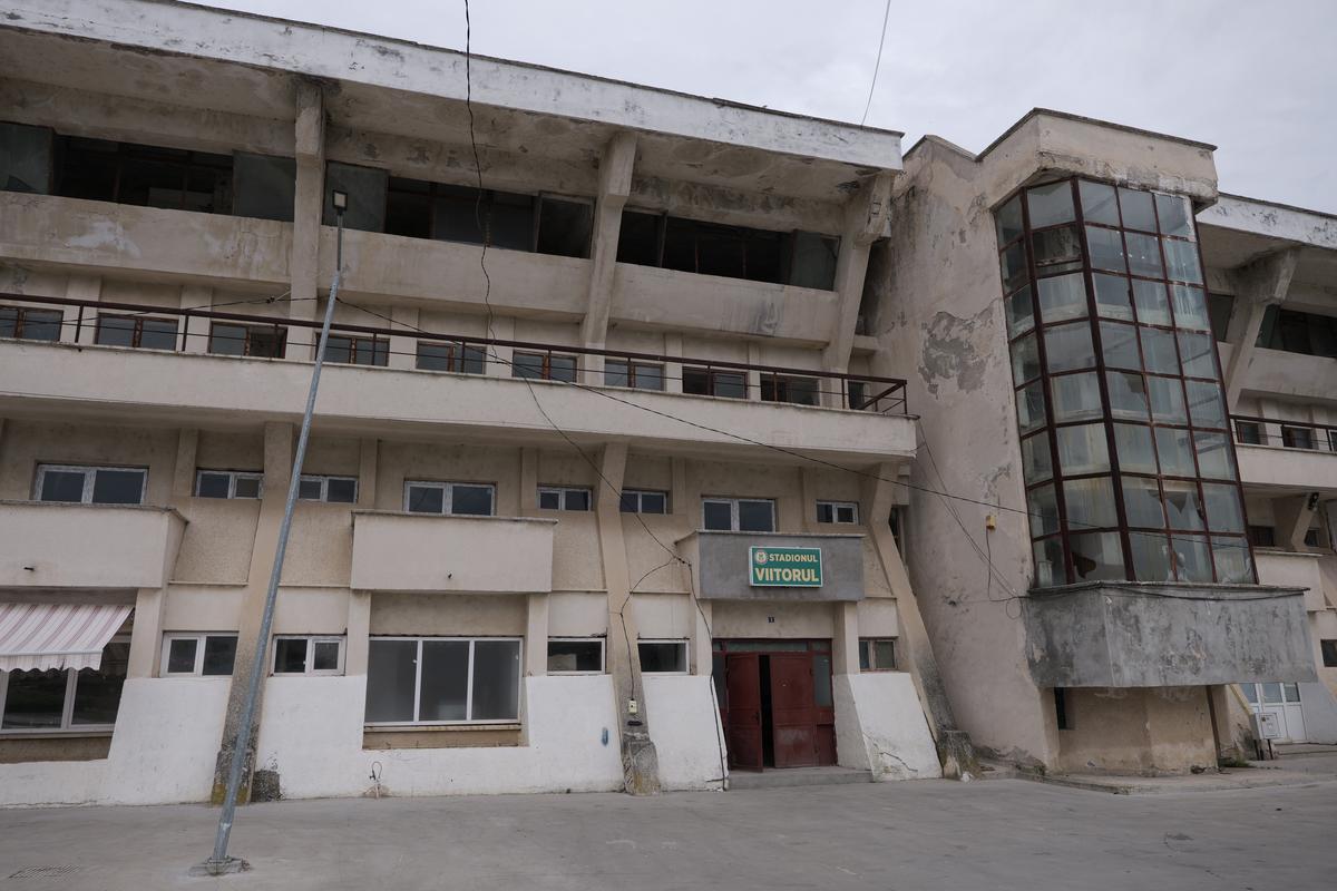 Ce s-a ales de stadionul lui Ceaușescu » Baza celei mai corupte echipe din istoria fotbalului românesc nu a fost abandonată