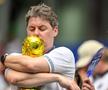 Un suporter englez a venit cu propria Cupă Mondială // foto: Imago Images
