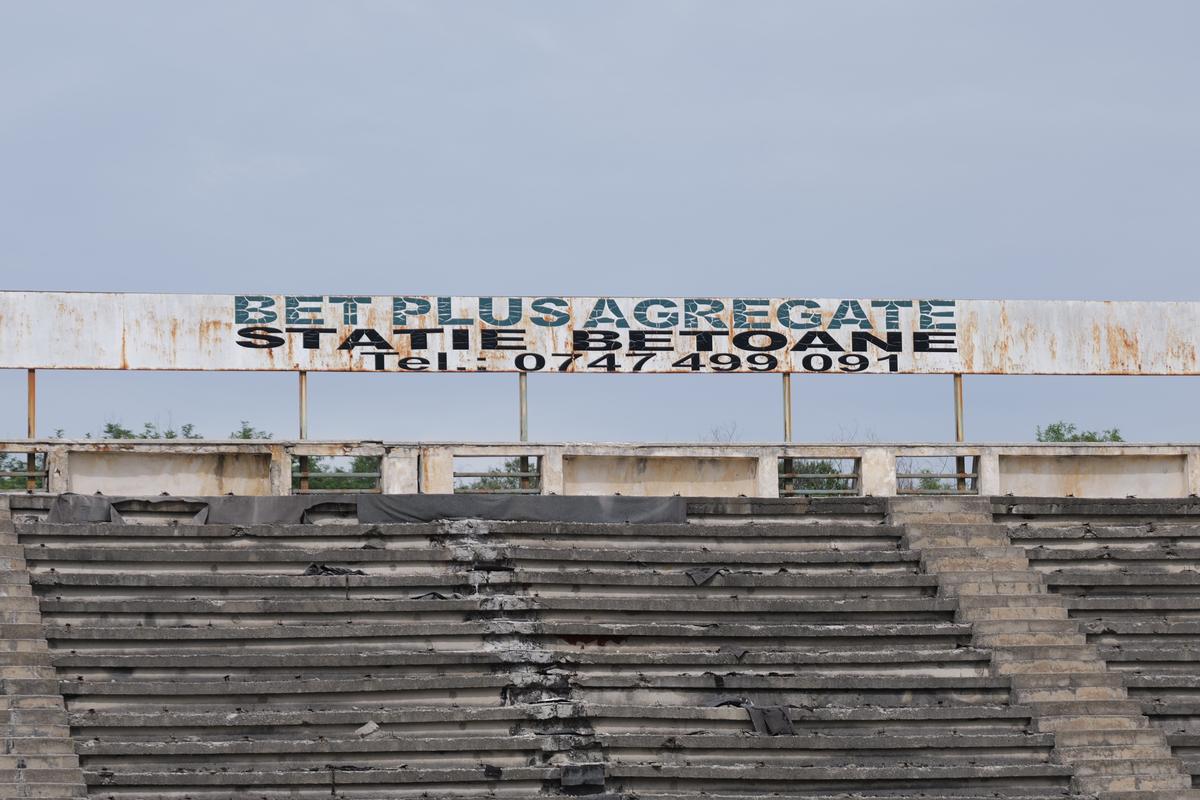 Ce s-a ales de stadionul lui Ceaușescu » Baza celei mai corupte echipe din istoria fotbalului românesc nu a fost abandonată