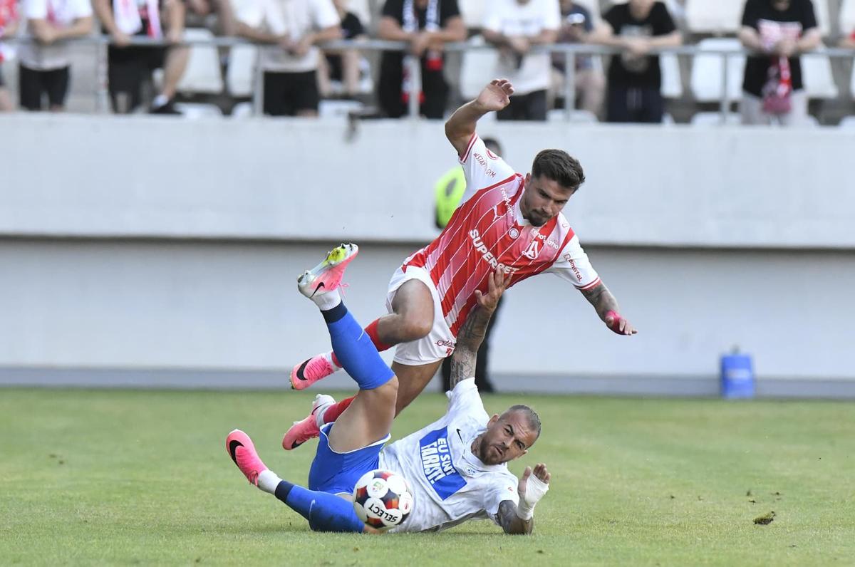 „M-a surprins!” » Căpitanul Cîrjan îi bate obrazul lui Gnahore: „Știam că nu vrea să joace la altă echipă în afară de Dinamo”